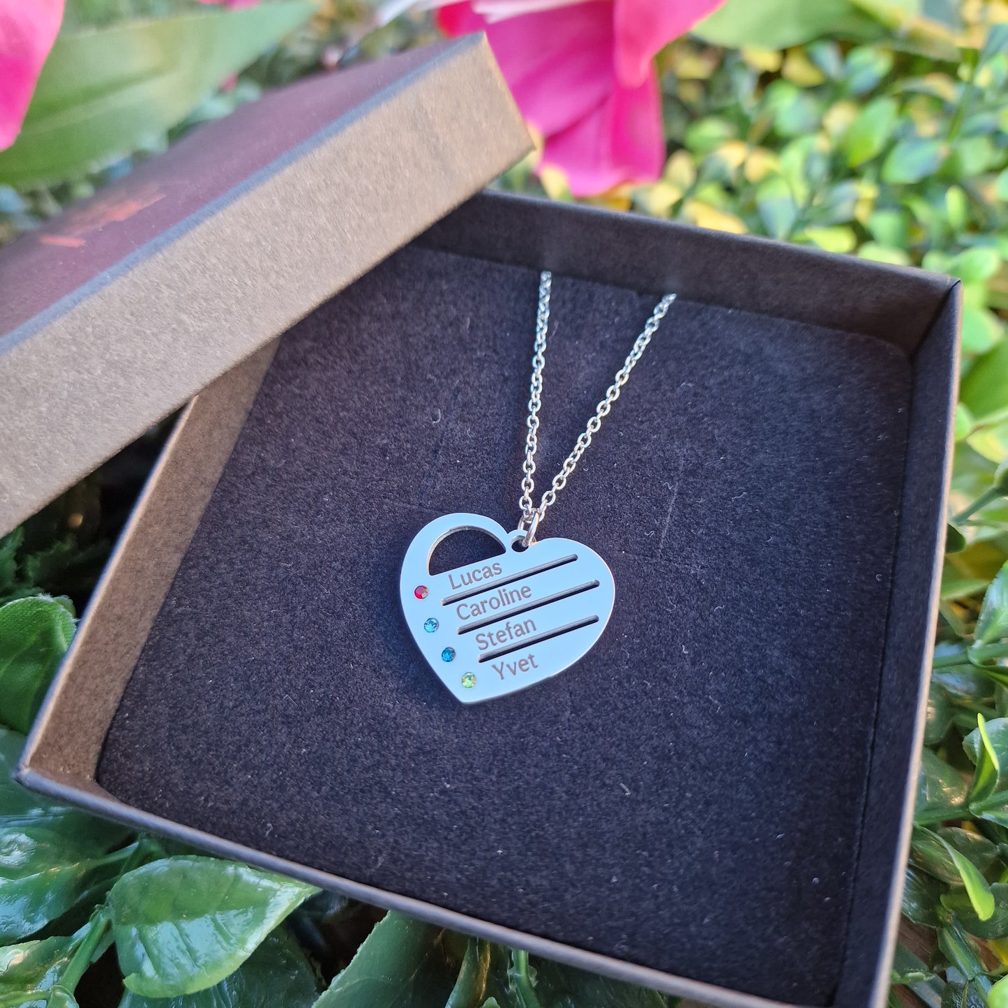 Ketting & hartje met 4 namen | Kleur: Goud of Zilver