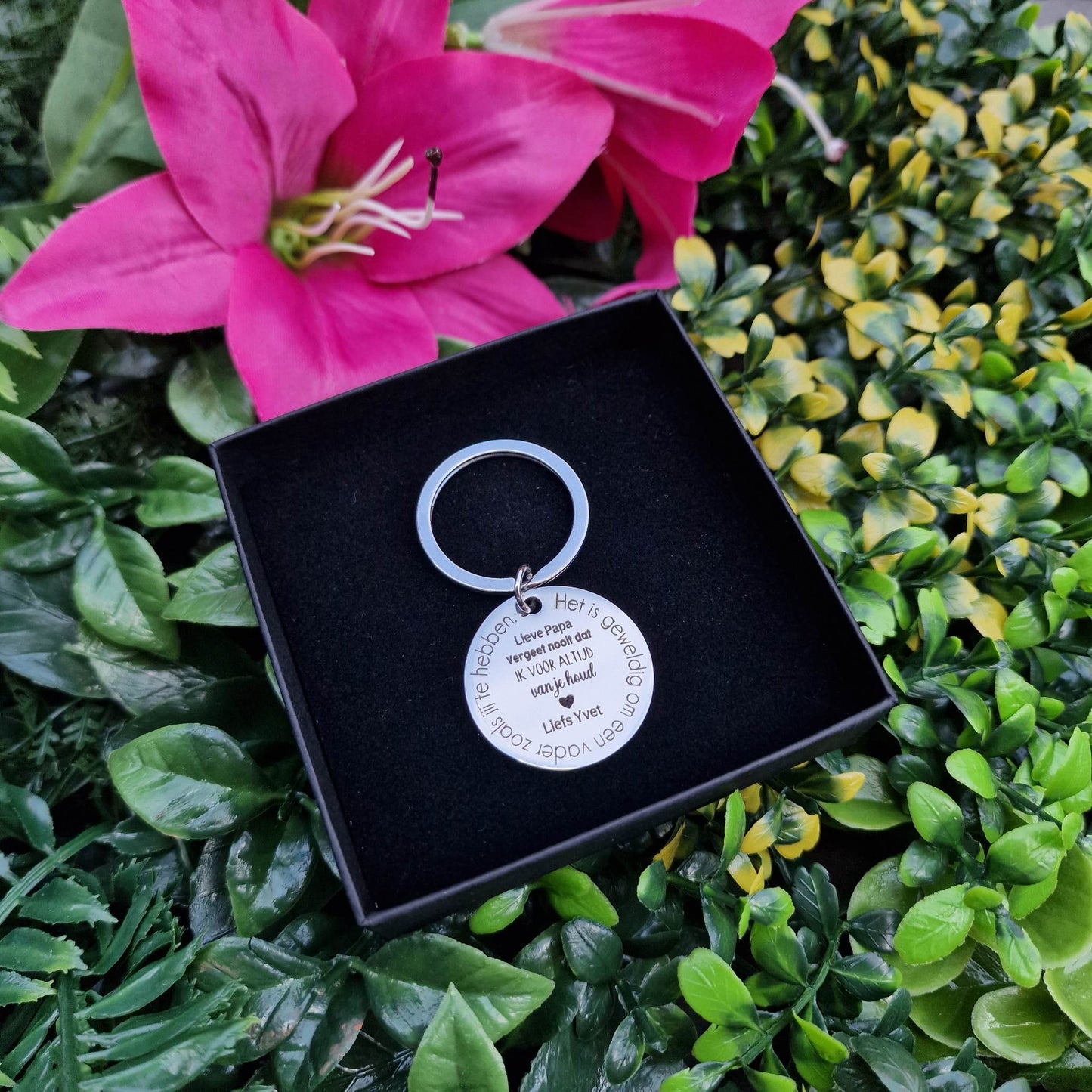 "Het is geweldig om een vader zoals jij te hebben" | Gepersonaliseerde sleutelhanger | Kleur: Goud of Zilver