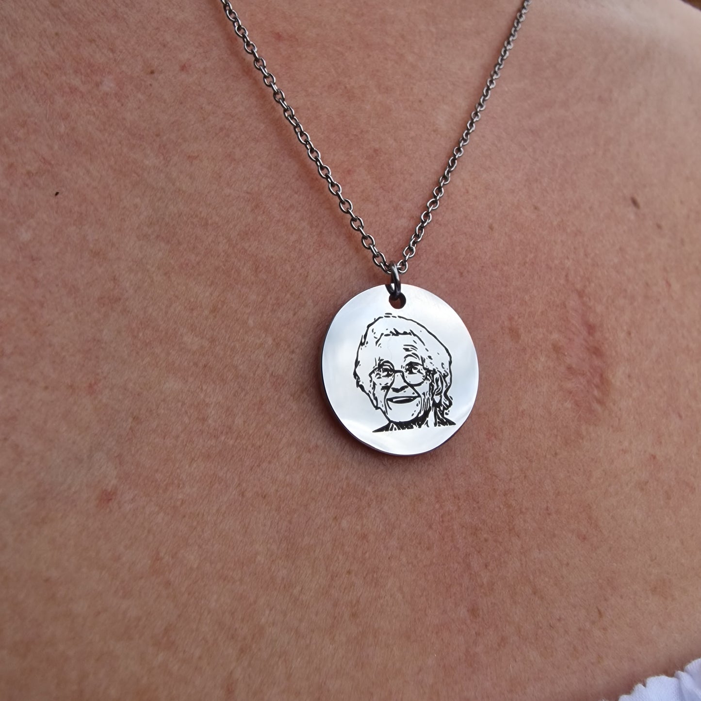Halsketting met foto | achterkant: naam & jaar | Goud, zilver of roségouden kleur
