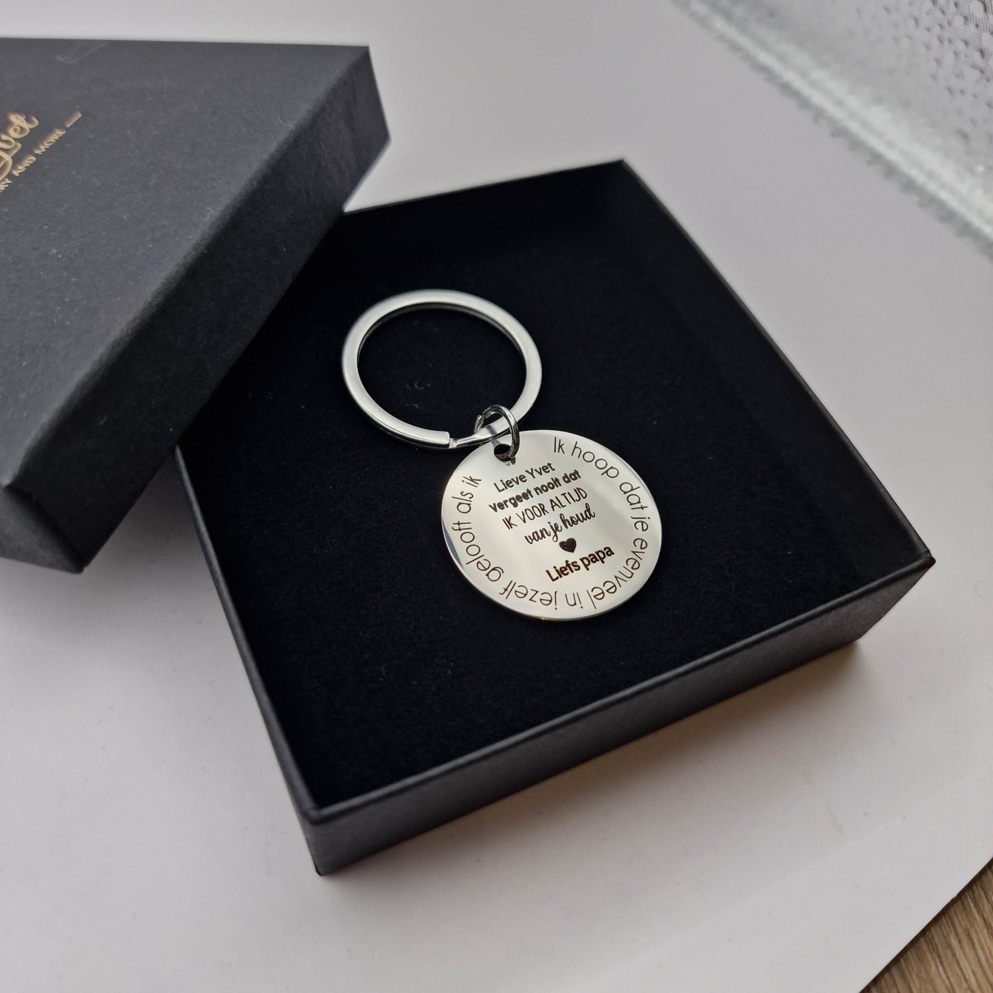 "Vergeet nooit dat ik van je houd" | Gepersonaliseerde sleutelhanger | Kleur: Goud of Zilver